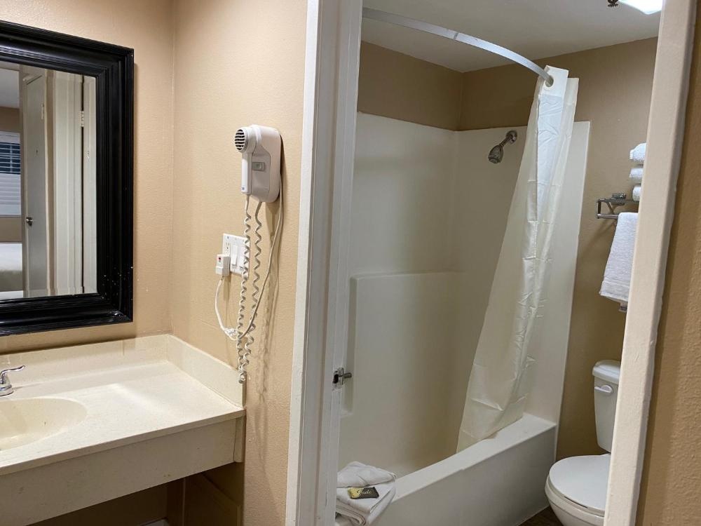 Queen Room - Non-Smoking